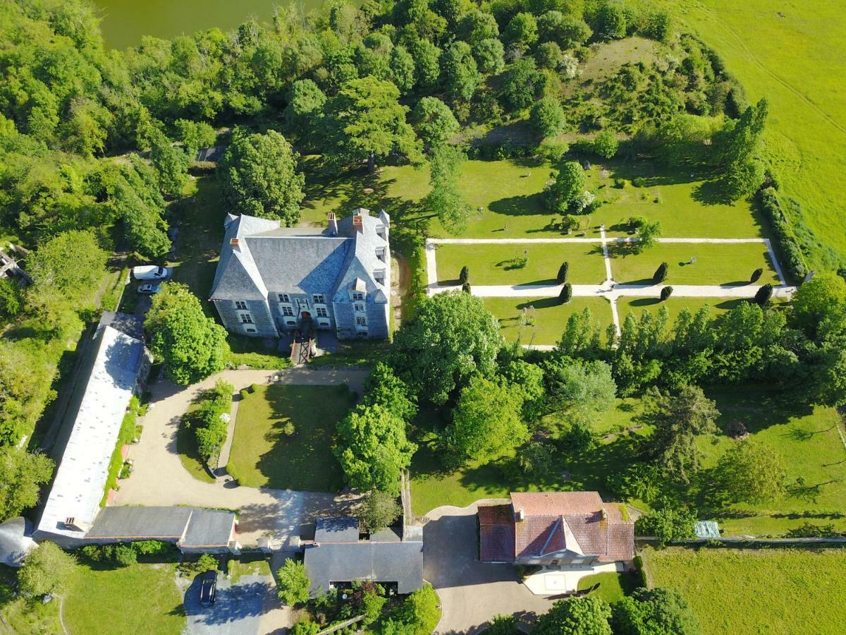 Chateau De La Fresnaye Bed and Breakfast Saint-Aubin-de-Luigné Eksteriør billede
